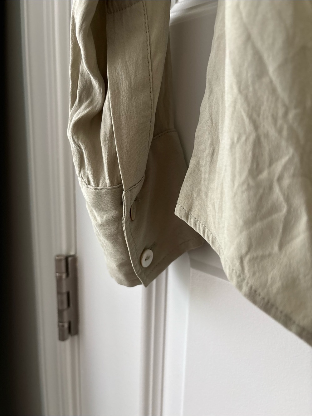 Express Sage Green Silk Stretch Button Up Shirt Chest Pockets Size 1/2 - Picture 4 of 12